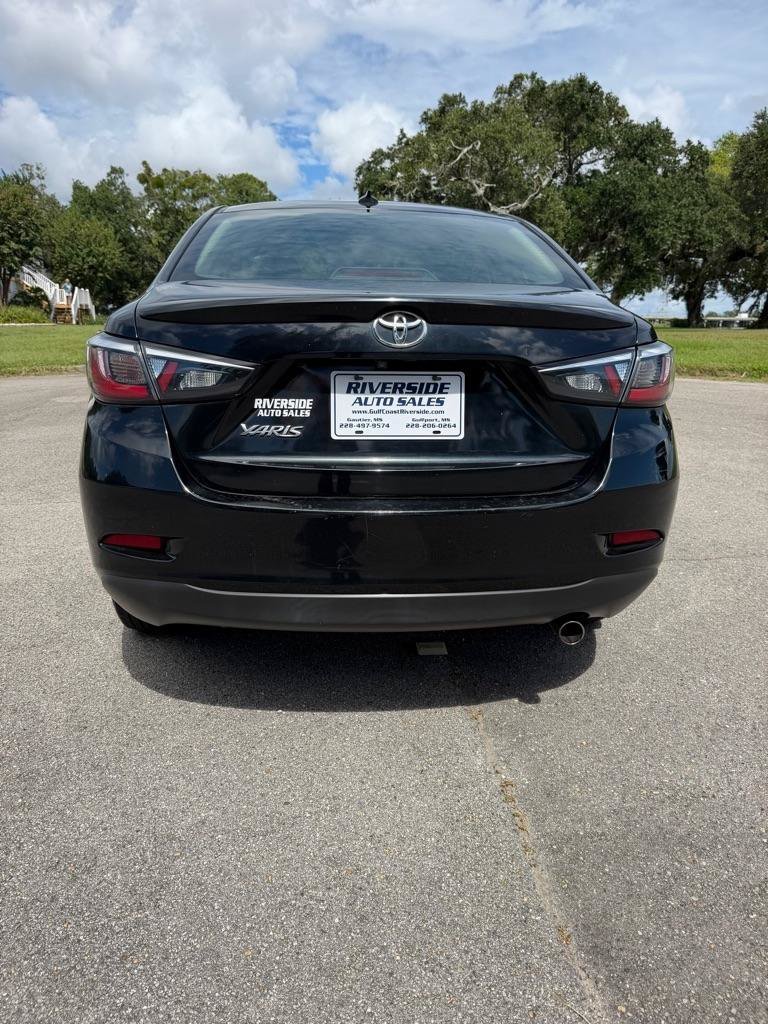 Used 2019 Toyota Yaris LE FWD image 4