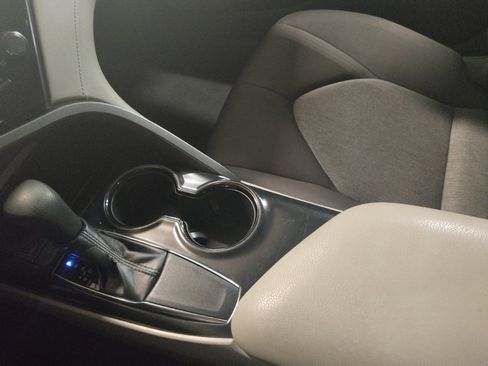 Used 2019 Toyota Camry LE FWD image 26