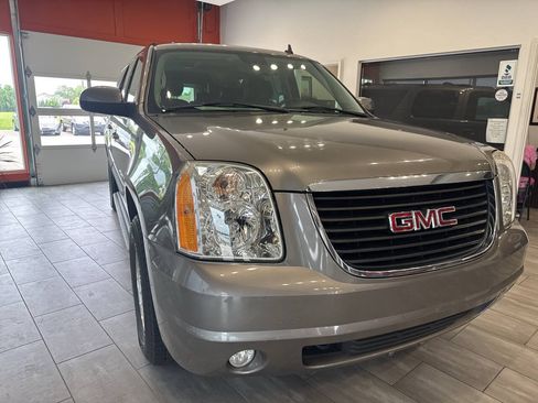 Used 2007 GMC Yukon XL SLT w/ SLT Preferred Equipment Group AWD/4WD image 53