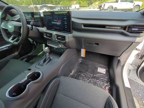 Used 2025 Ford Mustang Coupe RWD image 21