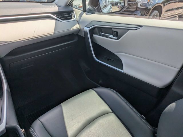 Used 2025 Toyota RAV4 XLE FWD image 16