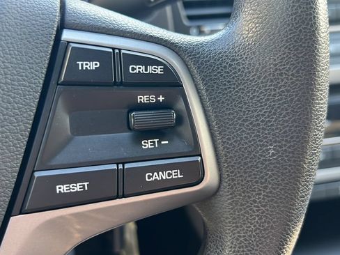 Used 2018 Hyundai Elantra SE FWD image 17