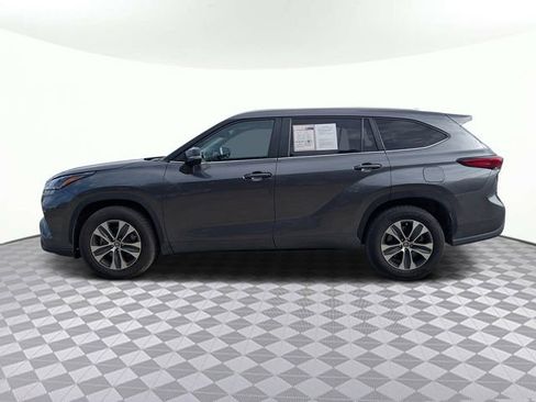 Used 2023 Toyota Highlander XLE image 7