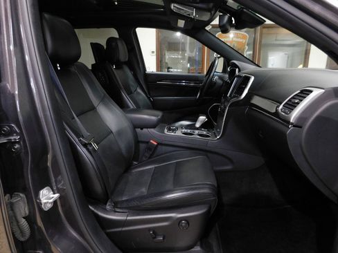 Used 2016 Jeep Grand Cherokee Overland w/ Advanced Technology Group image 96