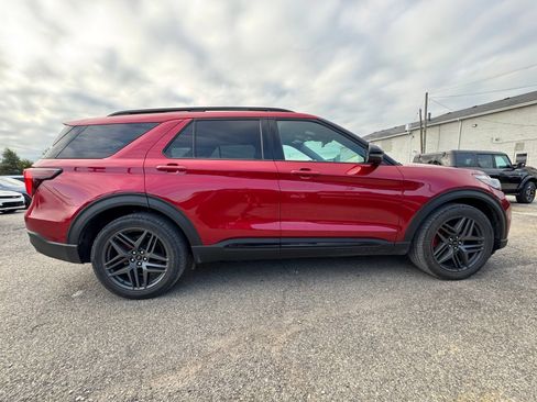 Used 2025 Ford Explorer ST AWD/4WD image 7