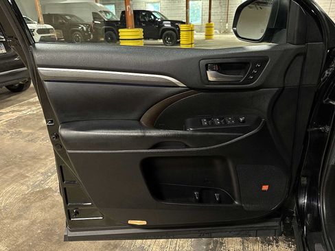 Used 2019 Toyota Highlander Limited AWD/4WD image 33