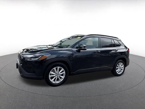 Used 2025 Toyota Corolla Cross LE image 7