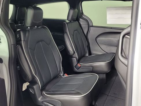 New 2026 Chrysler Pacifica Limited w/ S Appearance Package image 36