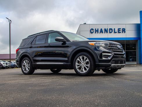 Used 2020 Ford Explorer XLT w/ Equipment Group 202A AWD/4WD image 9