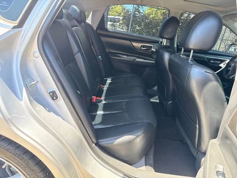 Used 2015 Nissan Altima 3.5 SL FWD image 11