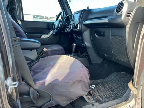 Used 2014 Jeep Wrangler Unlimited Sahara w/ Connectivity Group image 13