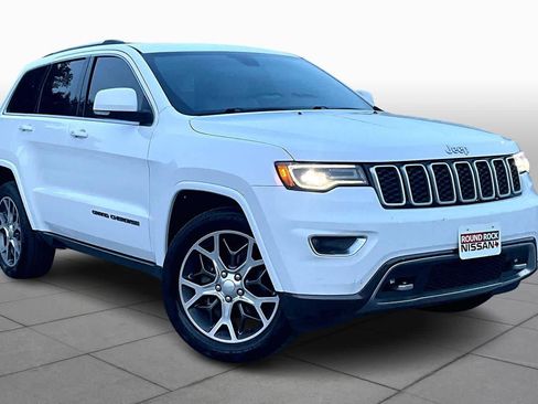 Used 2018 Jeep Grand Cherokee Limited image 2