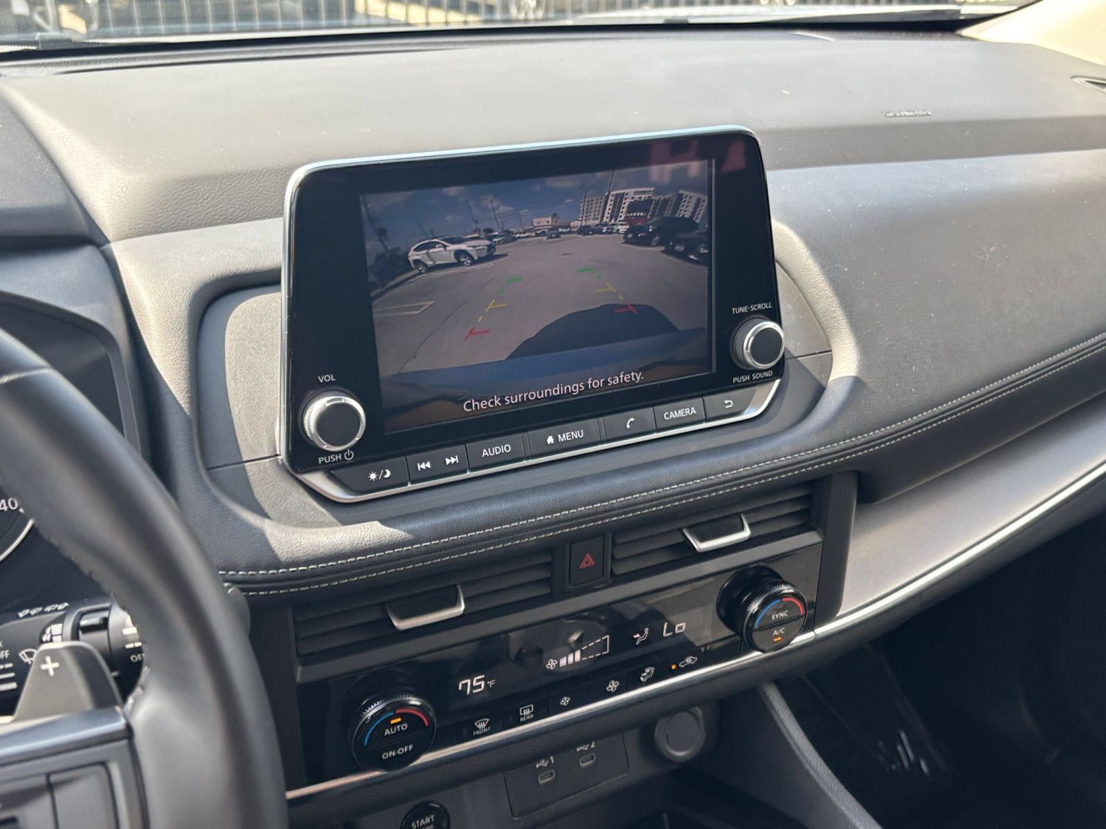 Used 2025 Nissan Rogue SV FWD image 25