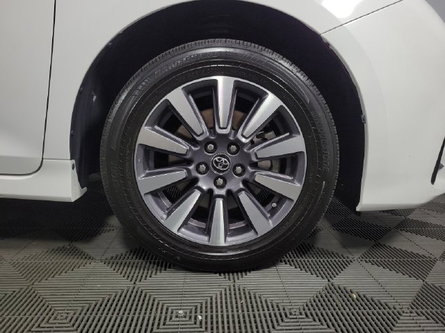 Used 2018 Toyota Sienna LE AWD/4WD image 11