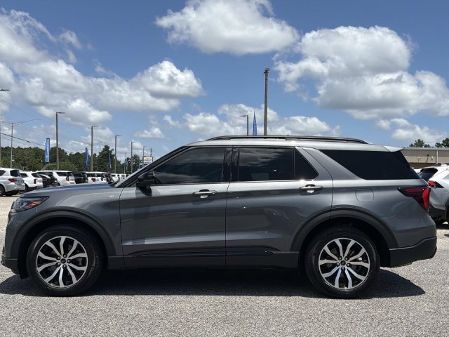 Used 2025 Ford Explorer ST-Line AWD/4WD image 12