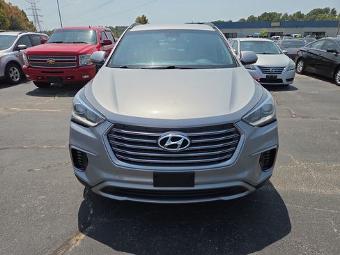Used 2017 Hyundai Santa Fe SE FWD image 8