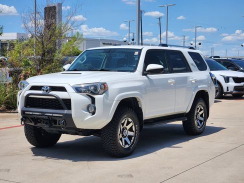 Used 2018 Toyota 4Runner TRD Off-Road AWD/4WD image 2