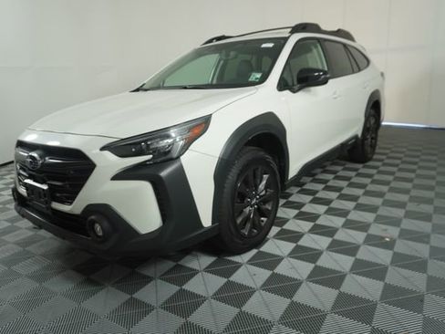 Certified 2025 Subaru Outback Onyx Edition AWD/4WD image 3