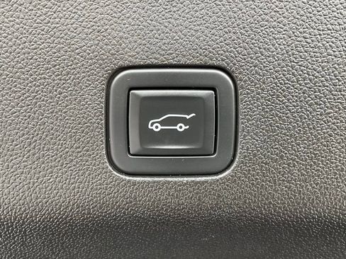 Used 2021 Chevrolet Suburban Z71 w/ Luxury Package AWD/4WD image 20