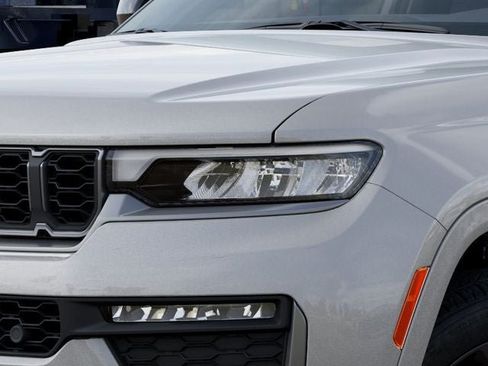 New 2026 Jeep Grand Cherokee Limited AWD/4WD image 10