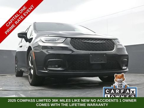 Used 2025 Chrysler Pacifica Limited FWD image 62