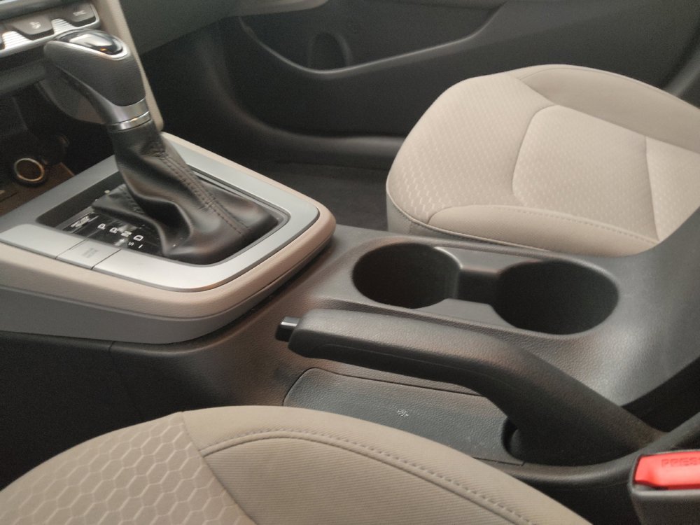 Used 2020 Hyundai Elantra SE FWD image 26