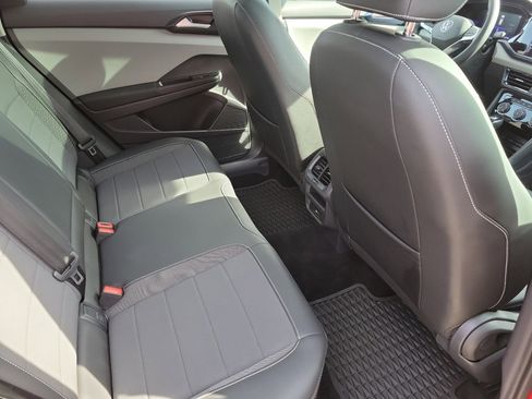 Certified 2023 Volkswagen Taos SE w/ Panoramic Sunroof Package image 33