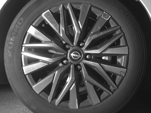 Used 2025 Nissan Altima 2.5 SV image 13