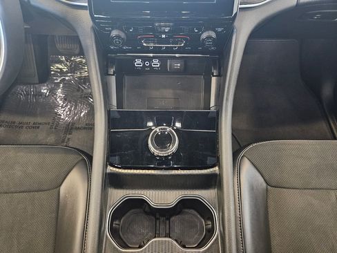 Used 2024 Jeep Grand Cherokee L Laredo image 19