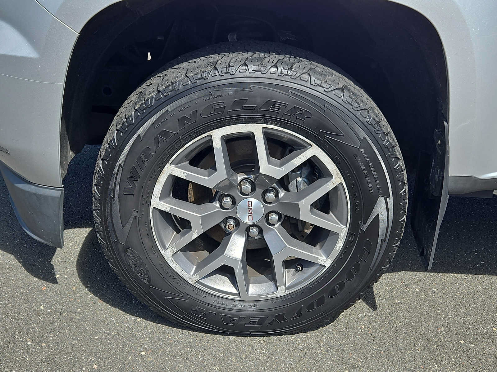 Used 2015 GMC Canyon SLE w/ All-Terrain Package AWD/4WD image 8
