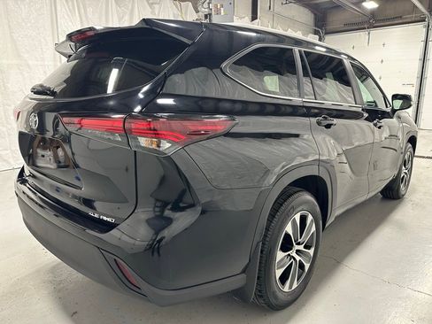 Used 2025 Toyota Highlander XLE image 7