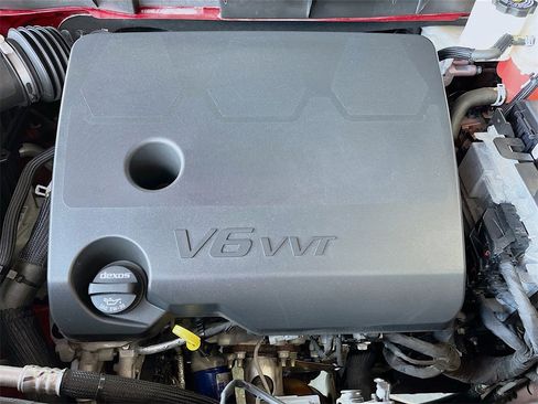 Used 2023 Chevrolet Traverse RS image 33