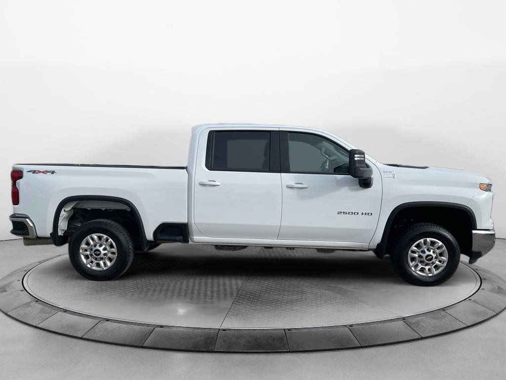 Used 2024 Chevrolet Silverado 2500 LT AWD/4WD image 4