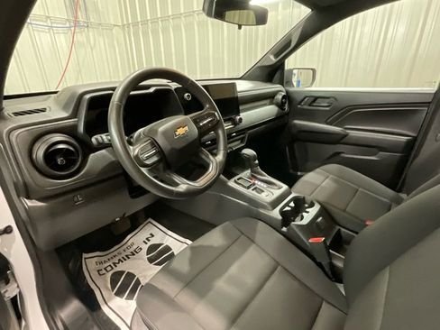 Used 2023 Chevrolet Colorado W/T image 9