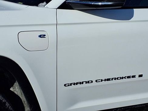 Used 2022 Jeep Grand Cherokee Limited 4xe image 27