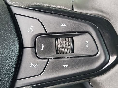 Used 2027 Chevrolet Bolt LT w/ Comfort Package FWD image 9