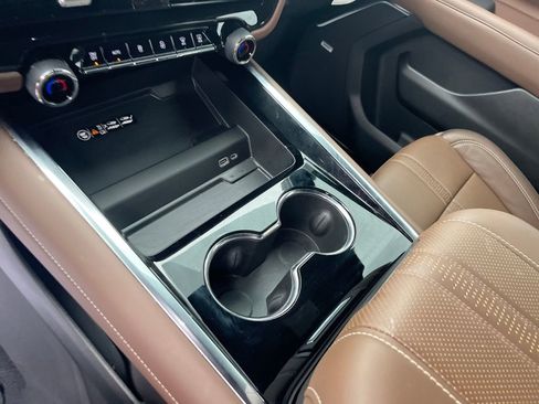 Used 2025 Chevrolet Tahoe High Country image 16