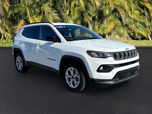 Used 2025 Jeep Compass Latitude AWD/4WD image 2
