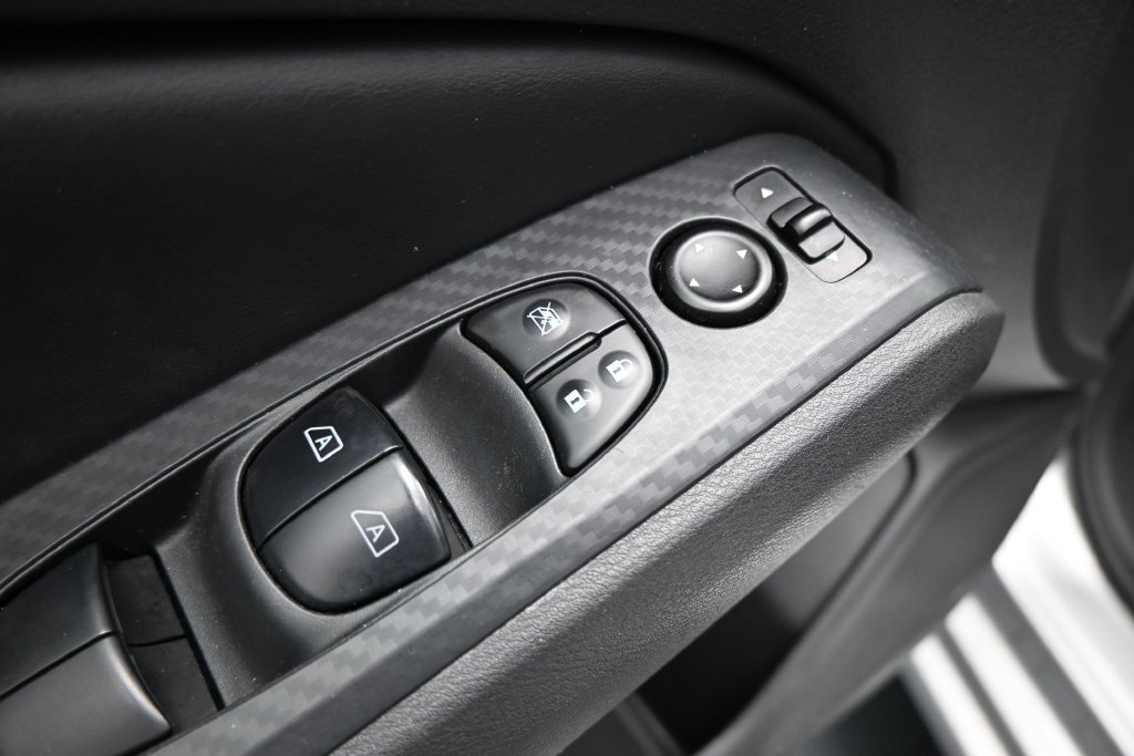 Used 2025 Nissan Altima 2.5 SV FWD image 11