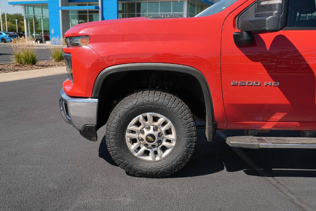 Used 2025 Chevrolet Silverado 2500 LT w/ Convenience Package AWD/4WD image 12