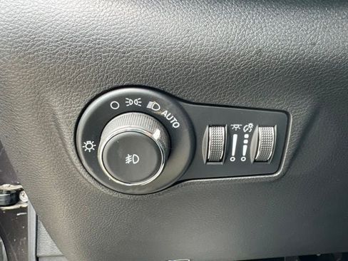 Used 2023 Jeep Compass Latitude AWD/4WD image 19