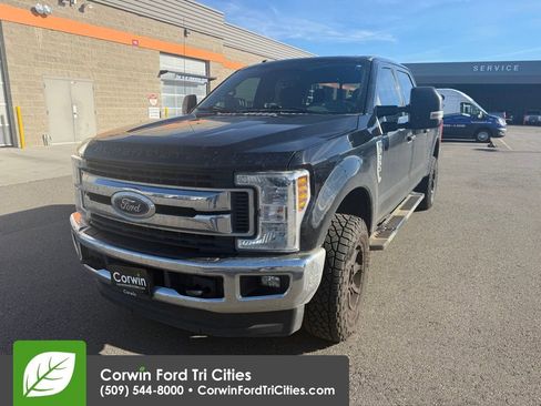 Used 2018 Ford F250 XLT w/ XLT Value Package image 4