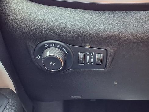 Used 2025 Jeep Compass Limited AWD/4WD image 17