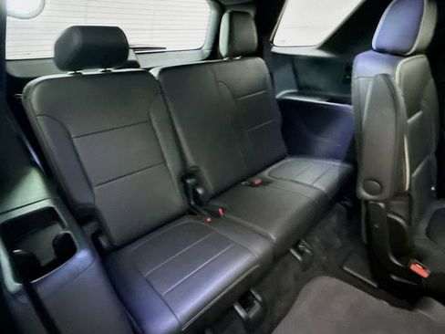 Used 2023 Chevrolet Traverse Premier image 30