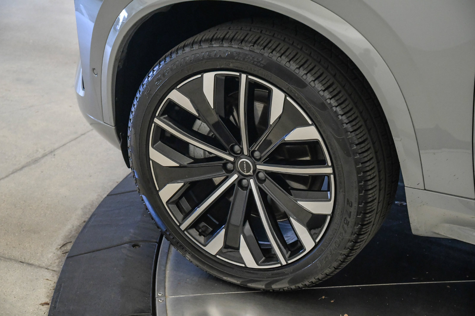 Certified 2026 Volvo XC90 B6 Plus AWD/4WD image 9