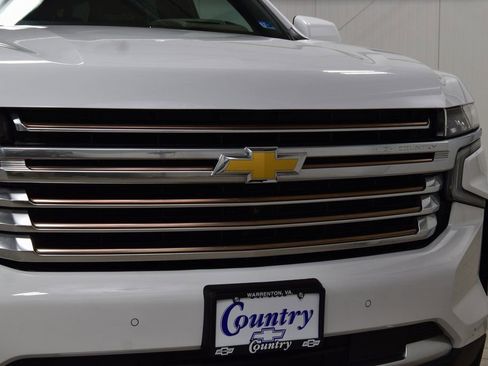 Used 2024 Chevrolet Suburban High Country image 11