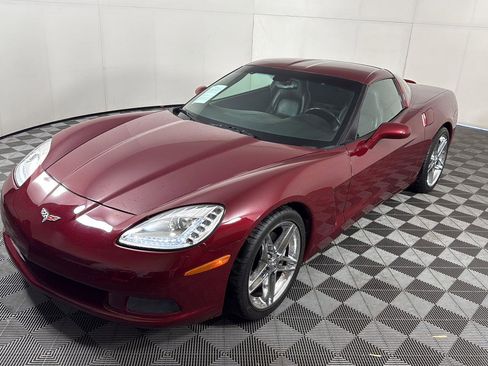 Used 2006 Chevrolet Corvette Coupe w/ Preferred Equipment Group RWD image 2