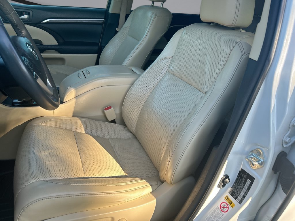 Used 2016 Toyota Highlander Limited FWD image 11