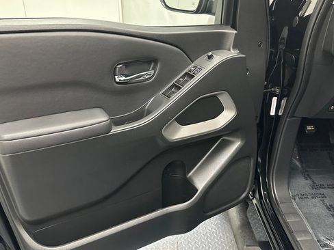 Used 2022 Nissan Frontier SV image 15