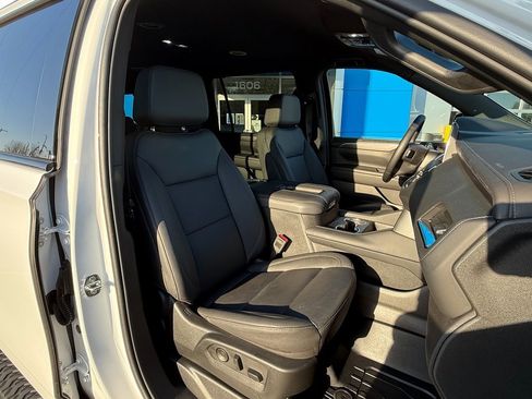 Used 2024 Chevrolet Suburban Z71 w/ Off-Road Capability Package image 35